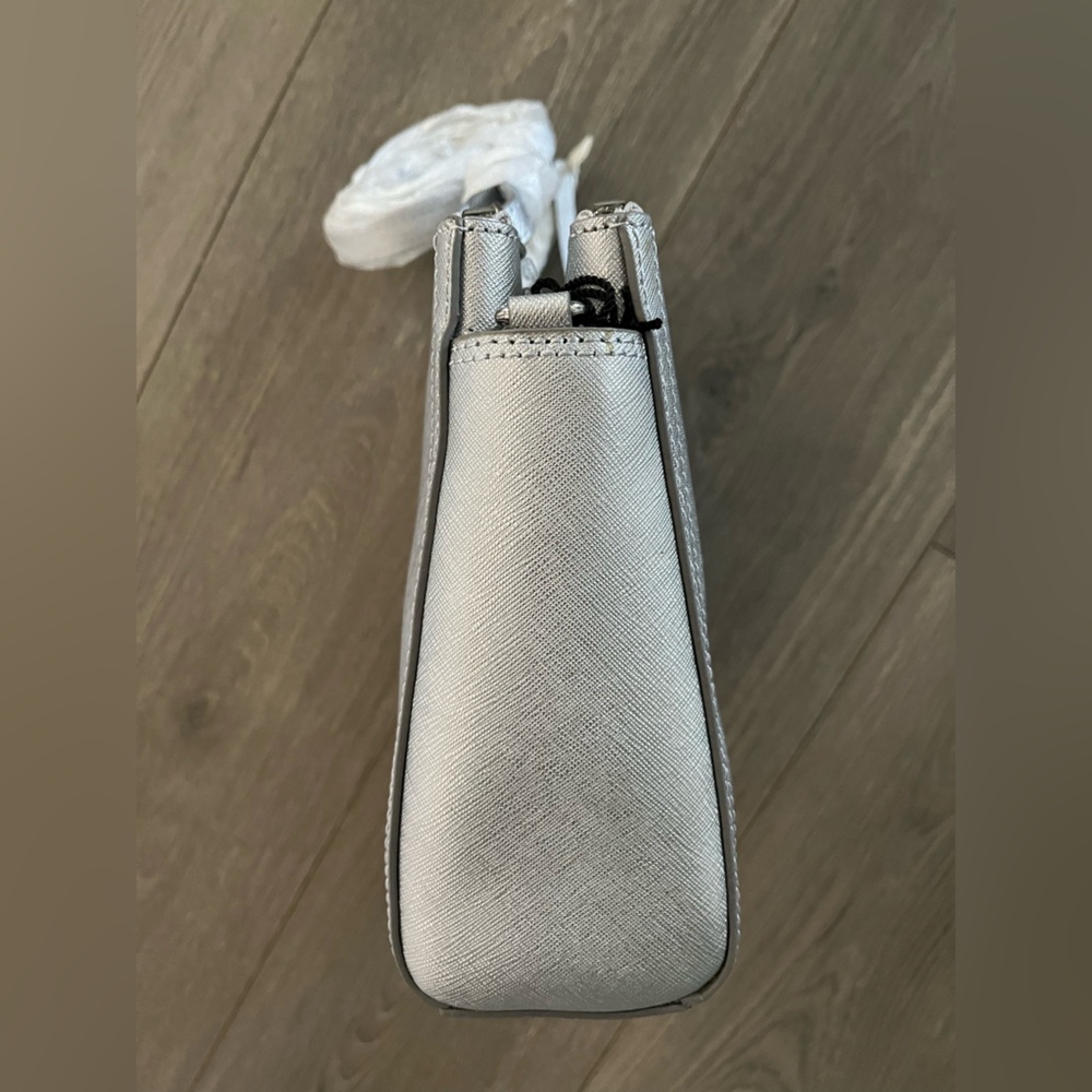 NWT Lo & Sons Pearl Saffiano Leather Silver Crossbody Bag Retails $300 - Picture 11 of 14